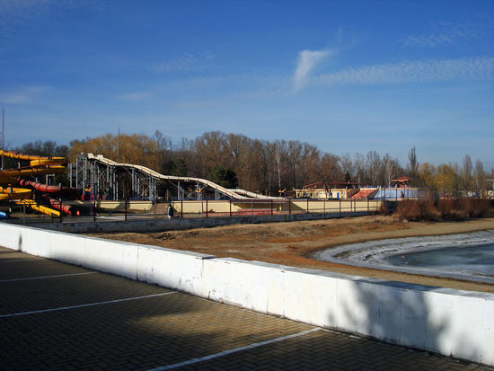 Blick auf die innenstadtnahe Landzunge am Fluss Kuban mit ihren Freizeiteinrichtungen (Stadtbad, Rummelplatz, Museum, Strände am Kuban, Parks)