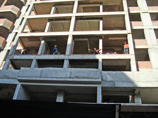 Auf dieser Baustelle in Krasnodar arbeiten sogar philippinische Bauarbeiter