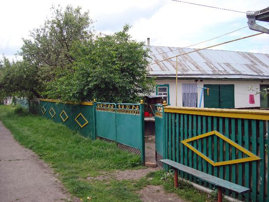 Haus im Dorf neben der Raststätte