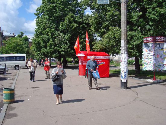 Linksparteienbündnis auf dem Platz