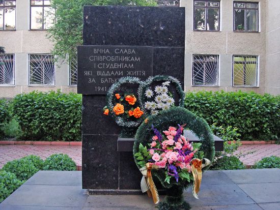 Denkmal für die im Krieg gefallenen Studenten