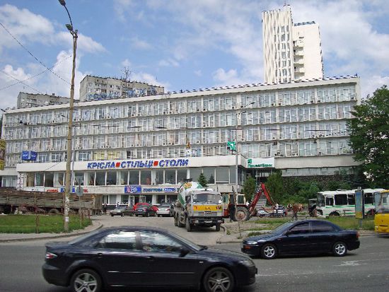Der Hotelkomplex "Mir" von der anderen Seite
