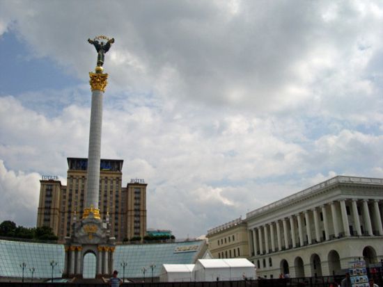Dies sieht aus wie die "Siegessäule" der Ukraine