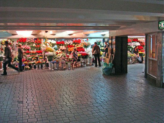 Underground-Geschäftsleben zwischen Metro und Tageslicht