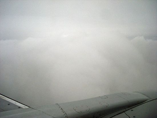 Anflug auf Brüssel-Zaventem im belgischen Sommerregenwetter