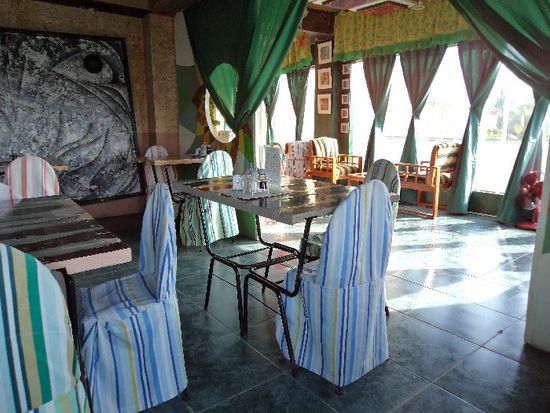 Restaurant im Ponce Suites / Davao