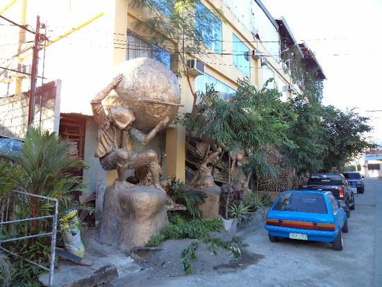 Außendekoration Ponce Suites / Davao