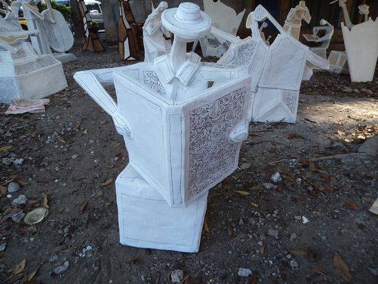 Skulpturen des Designers Kublaikhan, noch unvollendet ...
