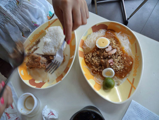 Mahlzeiten bei Jollibee für 1 Euro umgerechnet ...