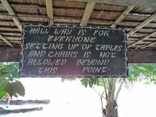 Leider Zugang nur via Resorts wie dieses voller Verbotsschilder ...