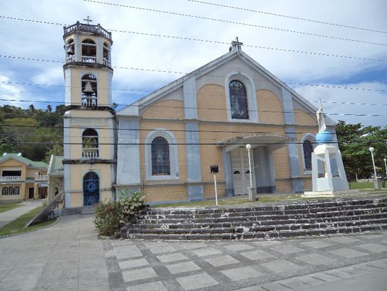 Andere Kirche auf Bohol Island zwischen Tagbilaran und Anda