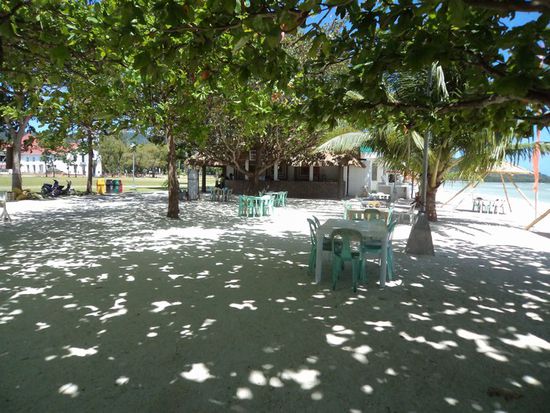 Dieses kleine Restaurant wird am Strand von der Gemeinde Anda betrieben.
