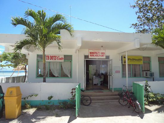 Daneben sind Gemeinde-Einrichtungen wie diese.