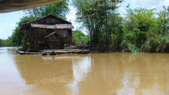 Ankunft im Land der Floßhütten