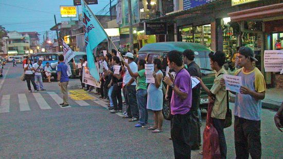 Mir wurde gesagt, daß dies ein Protest-Candlelighting werden würde.