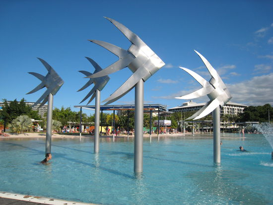 Cairns (am Ende der Esplanade) - mit kuenstlicher Beach