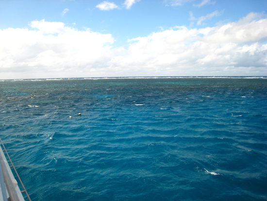 Great Barrier Reef (der Wind ueberspuelt das Reef)