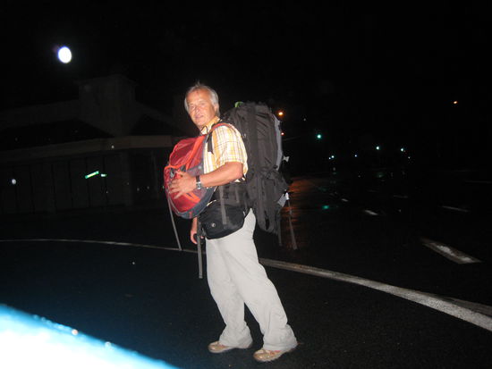 Cairns - voll bepackt auf dem Weg zum Greyhound-Terminal