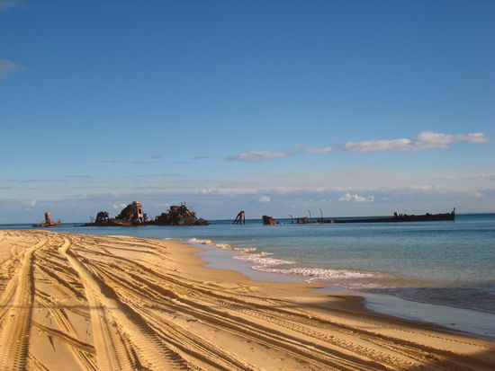 Schiffswracks im Hintergrund. M.E. passen diese nicht in einen Nationalpark!