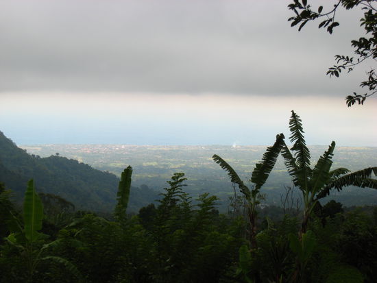 .. aber die Fahrt musste weiter gehen, Richtung Süden mit dem nächsten Ziel die Tempelanlage in Tanah Lot (Wassertempel).