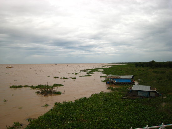 Die Einmündung in den Tonle Sap - mit dem Schiff kommt man von hier weg nach Phnom Penh!