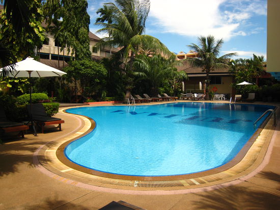 Ersfrischung im Hotel-Pool (Hotel Julian)