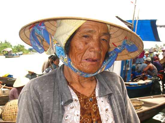 Die Spuren der "traurigen" Vergangenheit in Vietnam sind ihr ins Gesicht geschrieben