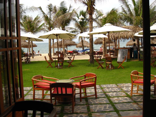 Der zum Riverside Hotel zugehörige Strandbetrieb ist für ein Chill Out bestens geeignet!