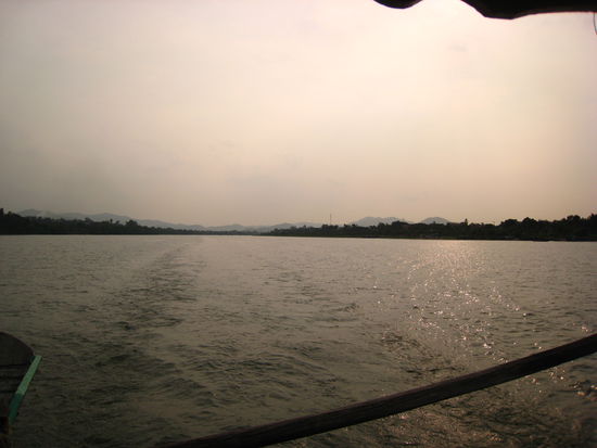 Fahrt mit dem Dragon Boat auf dem Parfume River