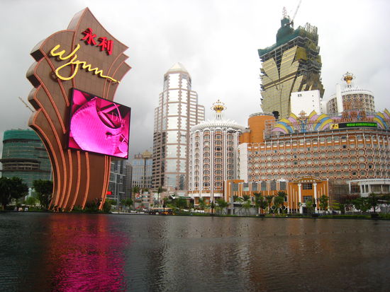 Macau zaehlt mehr Casinogaeste wie Las Vegas! Immer mehr Hotel- und Casinokomplexe entstehen!