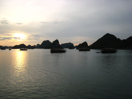 Sonnenuntergang in Halong Bay