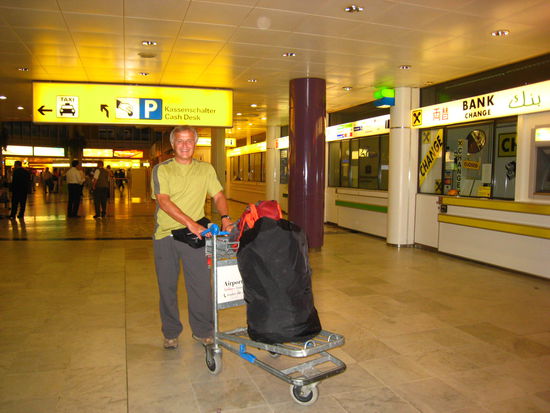 Nach 9 woechiger Reise um die Welt wieder zurueck in Wien, am 2.September 2007 um 5.50 Uhr