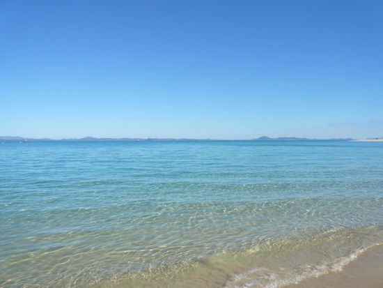 Das Wasser ist hier wirklich so unglaublich klar und blau!! Fuer mich nur leider zu kalt zum Baden!! Man muss sich ja immer wieder dran erinnern, dass Winter ist!!