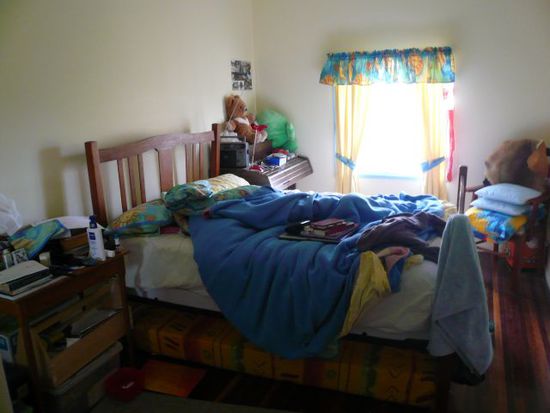 Mein Zimmer. Normalerweise wohnt der aelteste Sohn hier. Das Chaos gehoert allso nicht nur mir