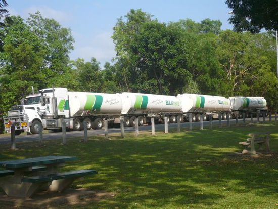 Diesen langen Truck haben wir bei einem Stop gesichtet
