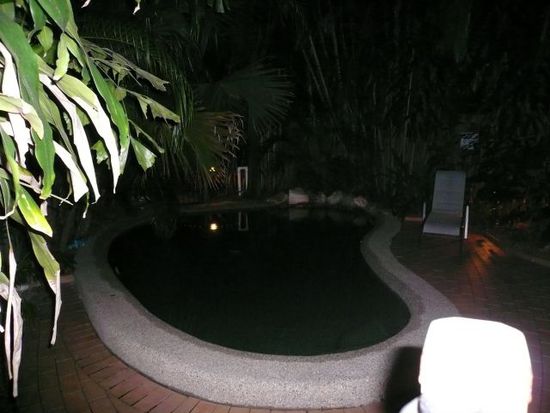 Pool bei Nacht