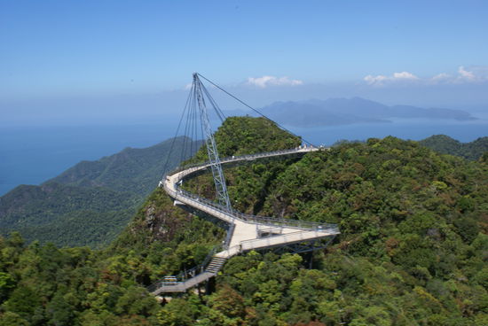 Die riesige Stahl-Bruecke