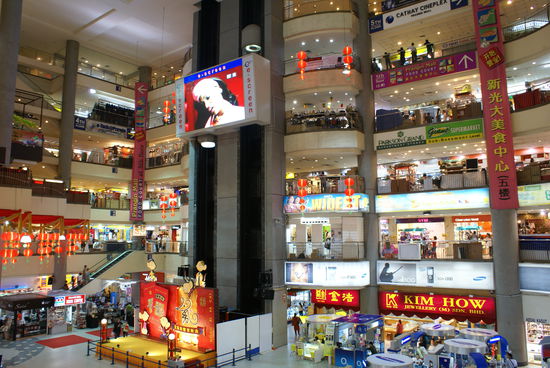 Shoppingcenter im Komtar Building (groesstes Gebaeude von Georgetown)