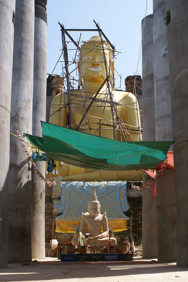 Grosser und kleiner Buddha