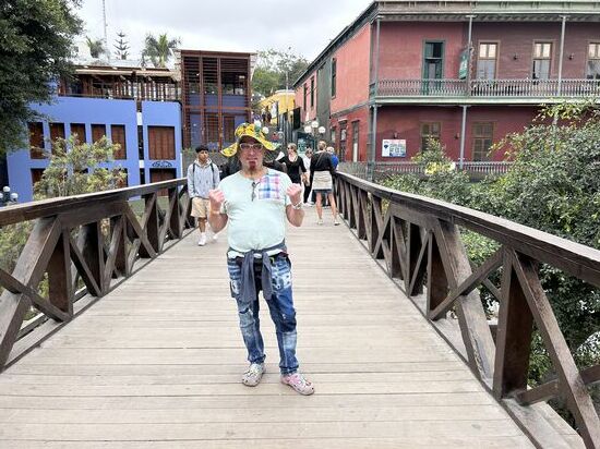 Wenn du über diese Brücke gehst, ohne zu Atmen, geht dein Wunsch , den du hast in Erfüllung  Ich habs zweimal gemacht, weil ich nicht wusste von welcher Seite 