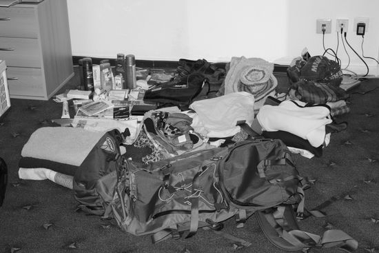 Sieht etwas kaotisch aus und alles soll in diesen kleinen Rucksag der ganz vorn liegt rein.... Naja wird schon passen 