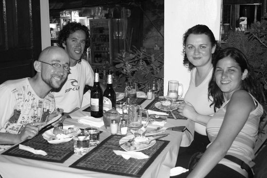 Wir vier in Luang Prabang in einem sehr schoenen Restaurant.