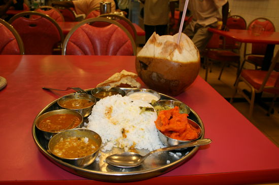 So was gibt es zu Essen dort in KL ein kleines indisches Restaurant
