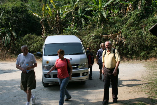 Doi Inthanton Nationalpark(rechts die beiden Englaender links  der  Amerikaner)echt nette Leute