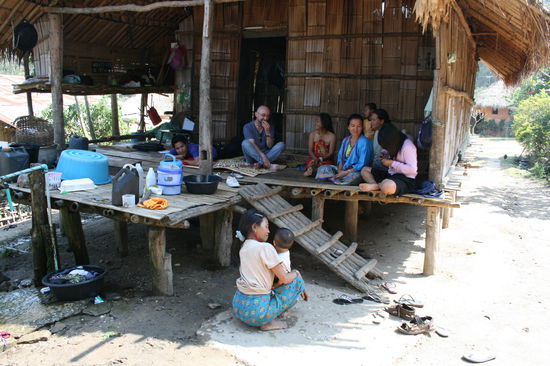 Yao die Familie neben mir die Mama mit ihren fuenf Kindern und Enkelkindern.