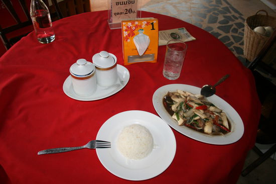 Glaub NIE!!! einem Thai wenn der sagt das Essen ist nicht scharf!