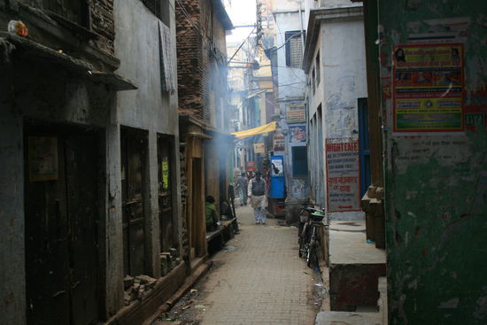 Das ist der Weg zu meinem Hotel in Varanasi es ist wie ein Irrgarten aber spannnend....