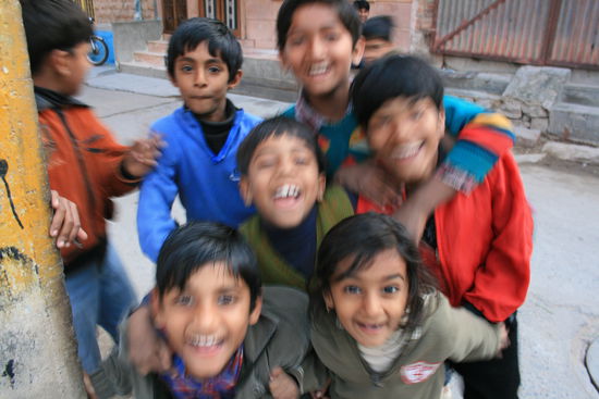 Die Kiddis sind so verrueckt nach der Kamera...