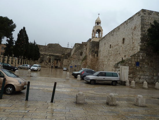 Ich vermute mal ein Ritterschlag fuer jeden Christen,der hier her fahren darf,die Jesu Geburtskirche...
