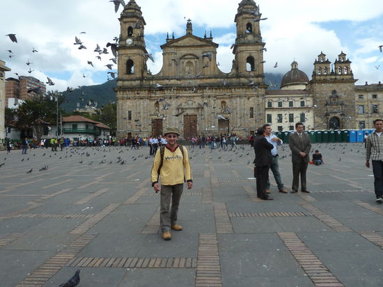 Plaza de Bolivar,wo auch der Chef des ganzen sitzt und der heisst Uribe..